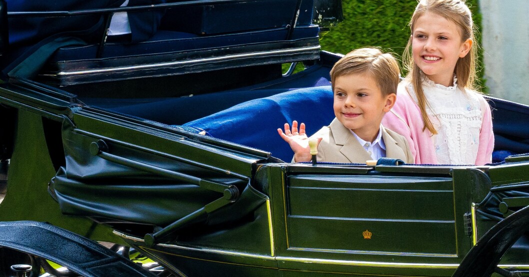 Prinsessan Estelle och prins Oscar har fått besöka farmor och farfar i Ockelbo under jul! Prins Oscar och prinsessan Estelle