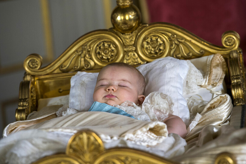 Snart dags att rulla fram den kungliga dopvaggan igen (här med en sovande prins Alexander). Prins Alexander i dopvaggan Dopet