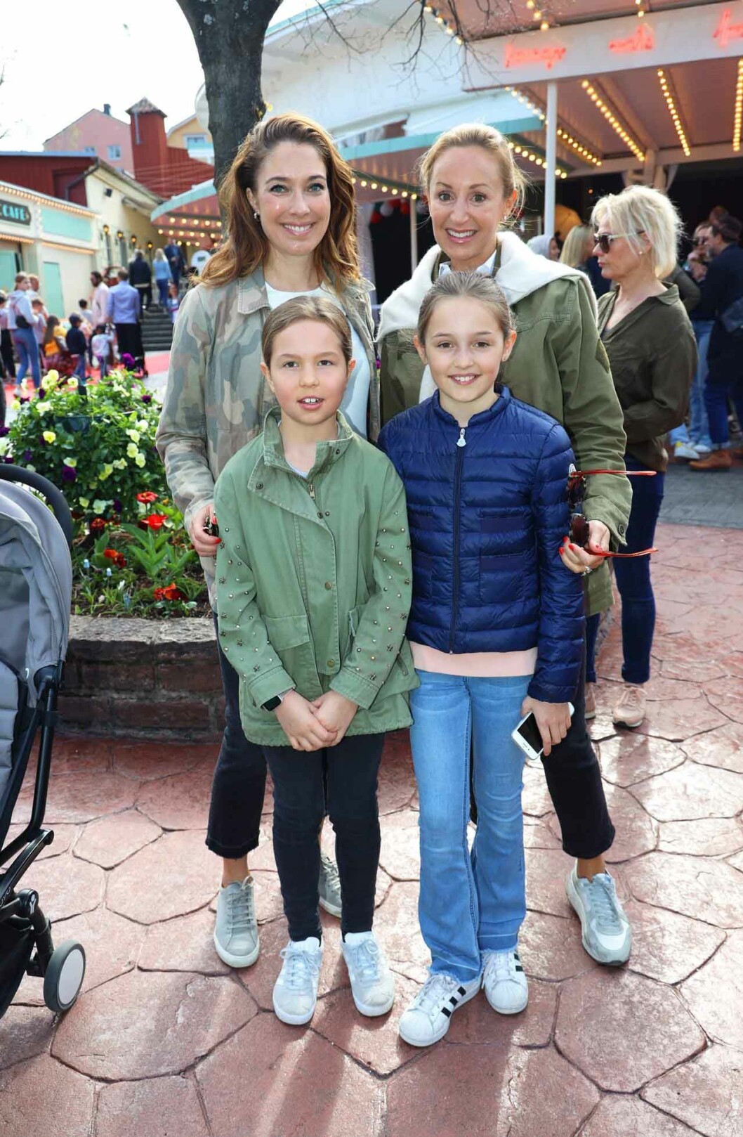 Prinsessan Madeleines bästa kompisar Louise Gottlieb och Katarina von Horn, dottern Lillie von Horn och hennes vän Tyra. Prinsessan Madeleines bästa kompisar Louise Gottlieb och Katarina von Horn, dottern Lillie von Horn och hennes vän Tyra.
