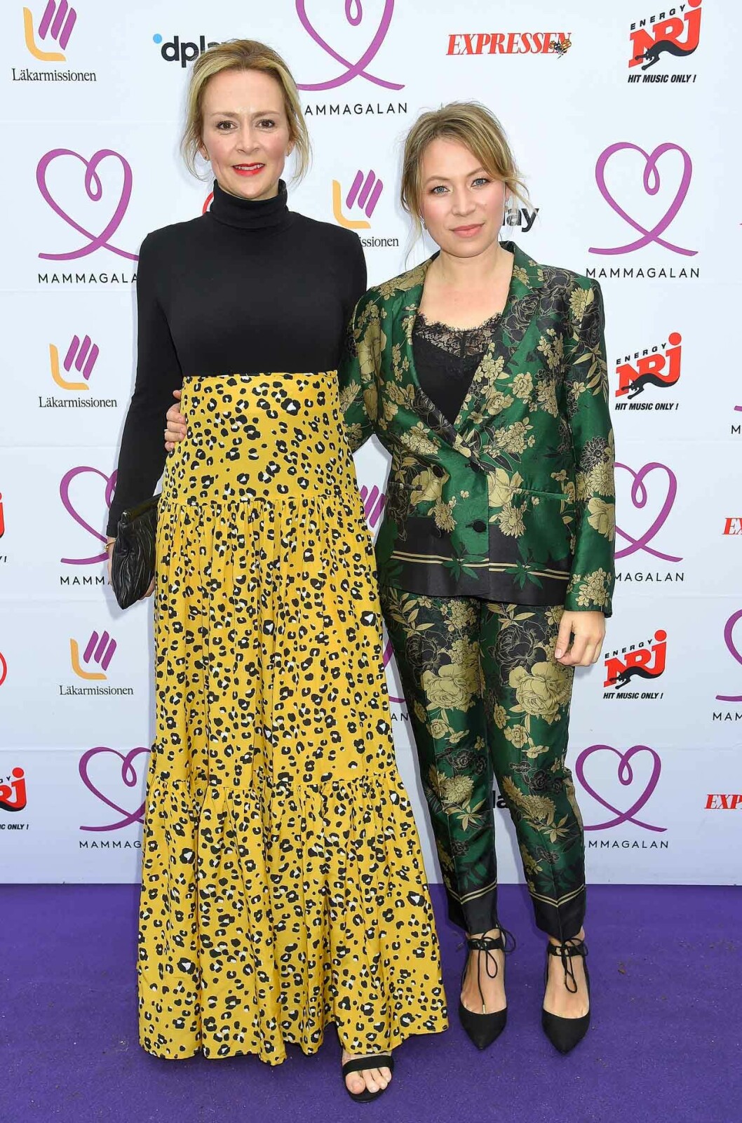 Skådespelarkollegorna Mirja Turestedt och Frida Hallgren på lila mattan. Skådespelarkollegorna Mirja Turestedt och Frida Hallgren på lila mattan.