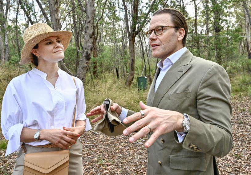 Kronprinsessparet befinner sig just nu i Australien. Kronprinsessan Victoria och prins Daniel besöker Namadgi National Park i Canberra.