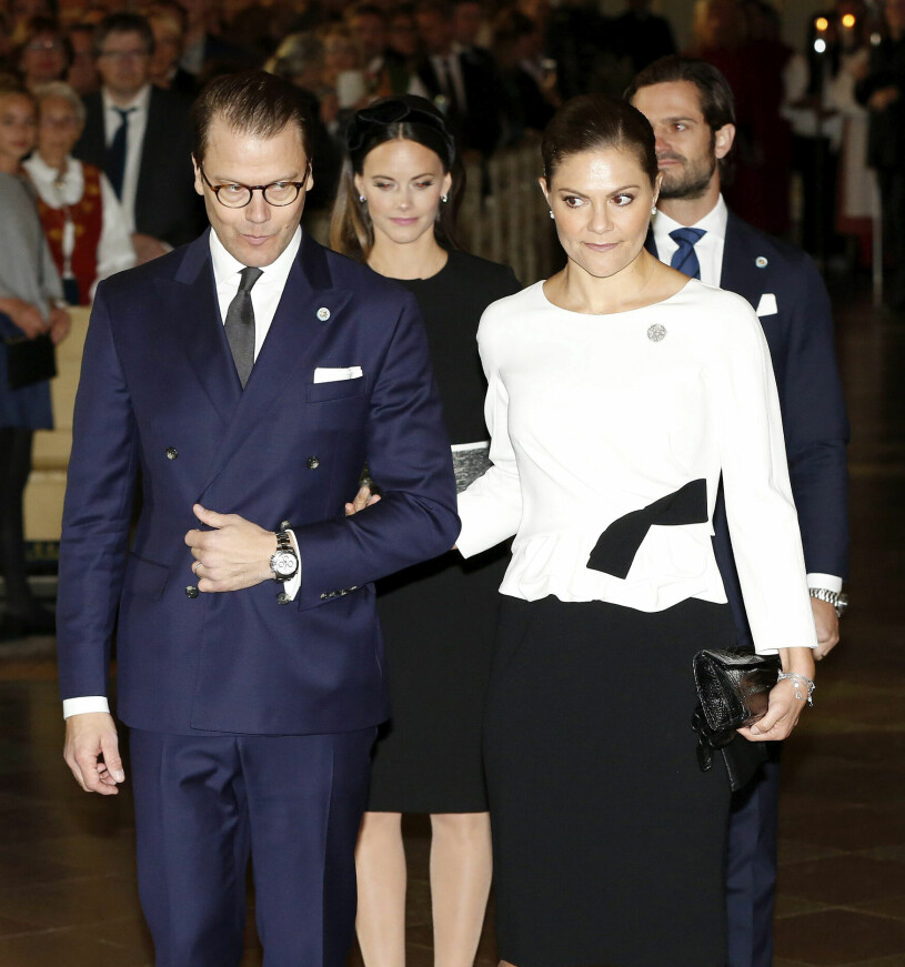Här har Victoria sin arm under Daniels! Prins Daniel och kronprinsessan Victoria