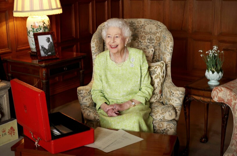 Goda nyheter – drottning Elizabeth är tillbaka på jobbet igen! Drottning Elizabeth