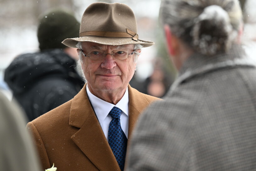 Vi alla var otroligt lättade över att höra att kungens operation hade gått bra. Kung Carl Gustaf och drottning Silvia promenerar från konserthuset till Västerås slott genom Vasaparken. Landshövding Johan Sterte (till vänster). Kung Carl XVI Gustaf firar 50 år på tronen. Med anledning av jubileumsåret besöker Kungen och drottning Silvia samtliga 21 län i Sverige och idag Västmanlands län.