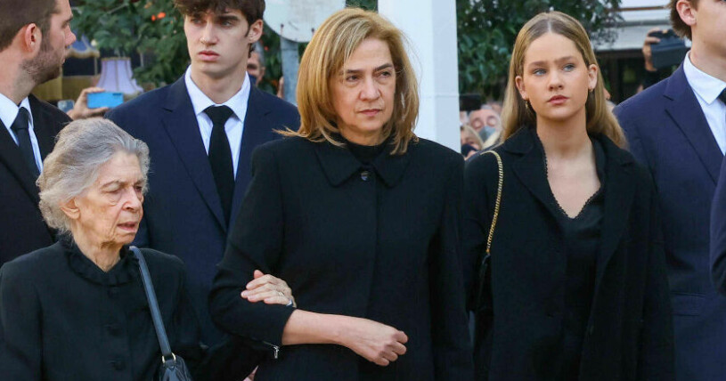 Prinsessan Cristina höll prinsessan Irene av Grekland i armkrok i samband med kung Konstantins begravning. Prinsessan Irene av Grekland, prinsessan Cristina av Spanien och prinsessan Elena av Spanien på kung Konstantins begravning i Aten