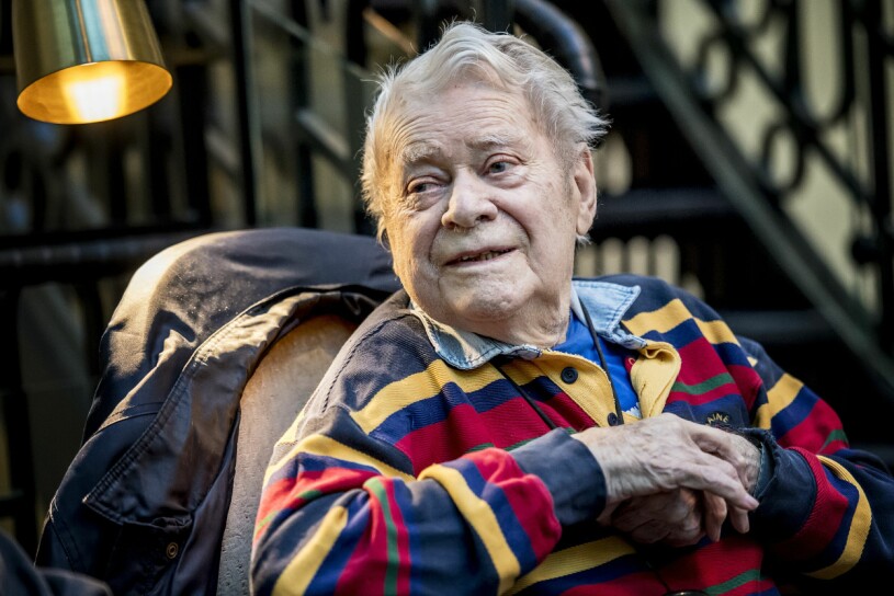 Lasse Lönndahl har gått bort, 94 år gammal. Lasse Lönndahl har gått bort, 94 år gammal.