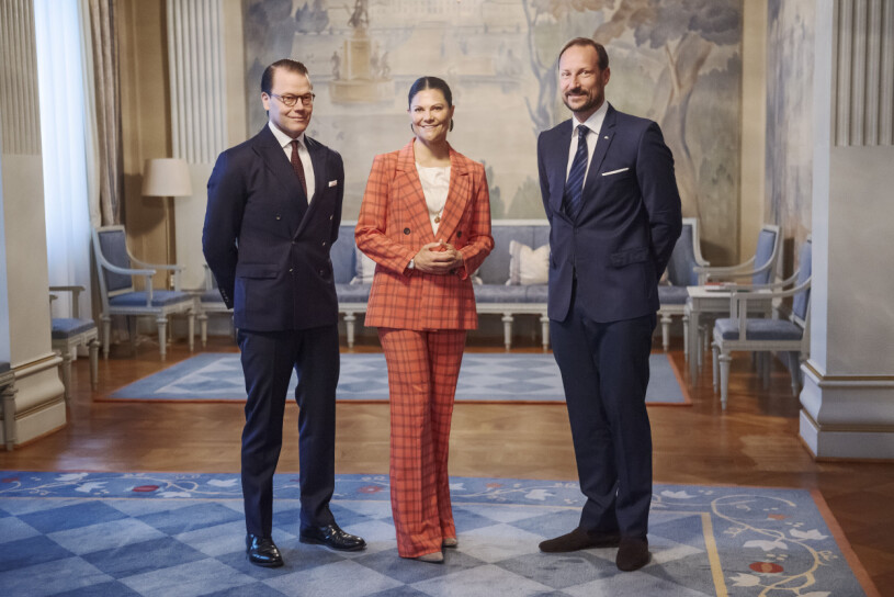 Victoria hann visa den lite hemliga kungliga väntsalen på Stockholms Central. En pärla som slår alla vräkiga vip-lounger med hästlängder! Kronprinsessan Victoria Prins Daniel och Kronprins Haakon i den kungliga vänthallen på Stockholms Central