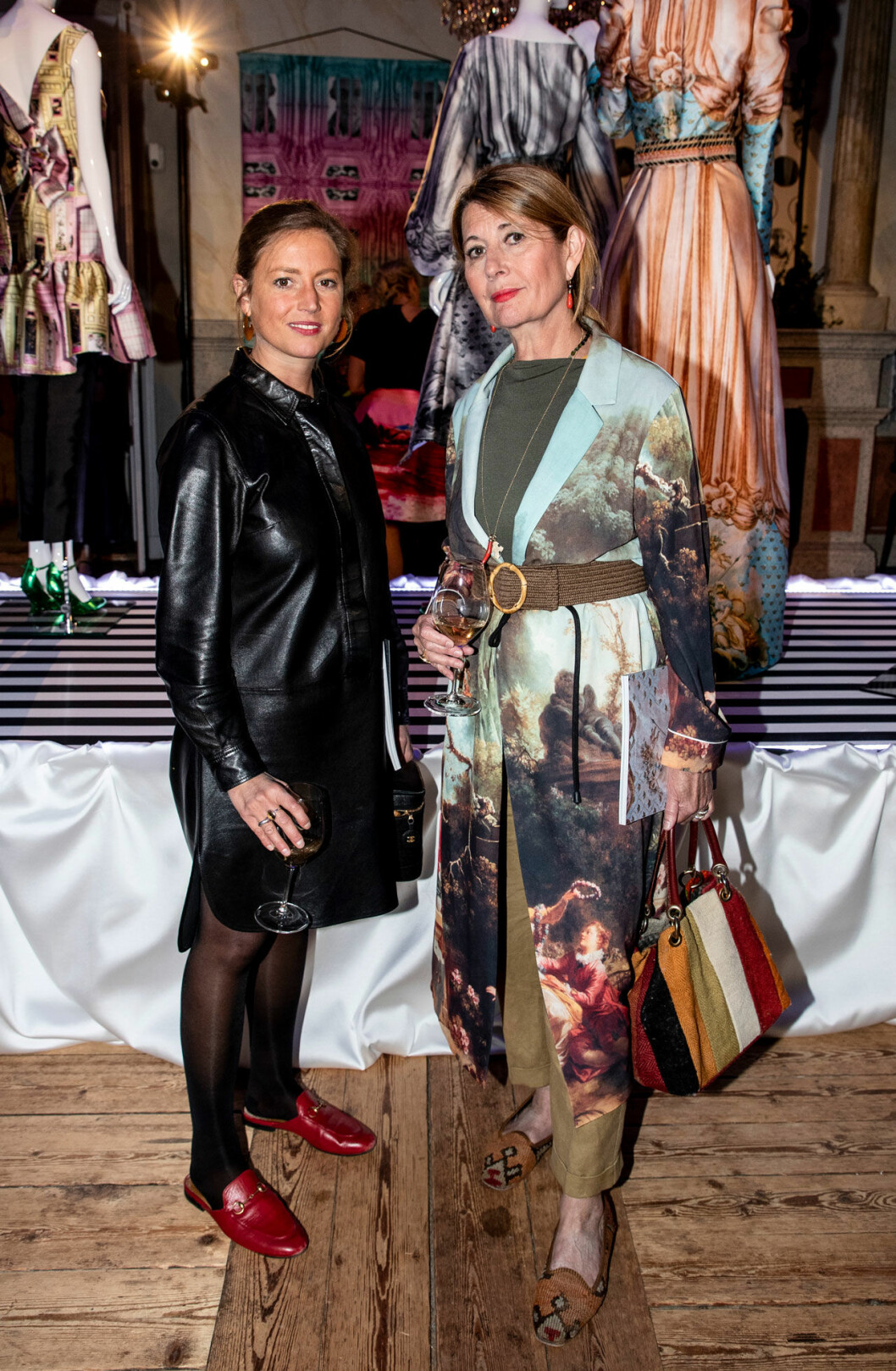 Snygga duon Beata af Donner och Vibeke Stjernswärd Selin i minglet. Snygga duon Beata af Donner och Vibeke Stjernswärd Selin i minglet.