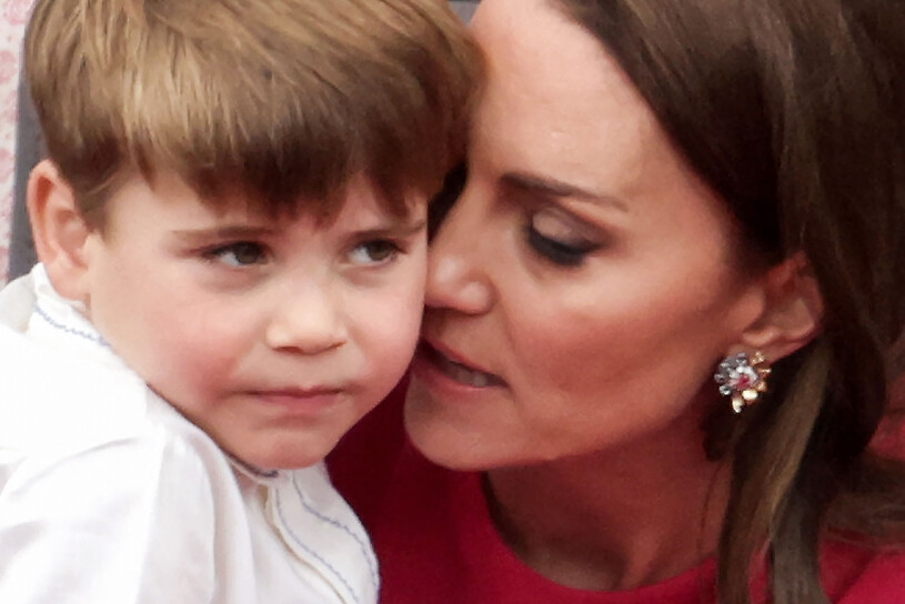 Prins Louis har precis fyllt fyra och är därmed jämnårig med prinsessan Madeleines dotter Adrienne. Prins Louis med mamma Kate