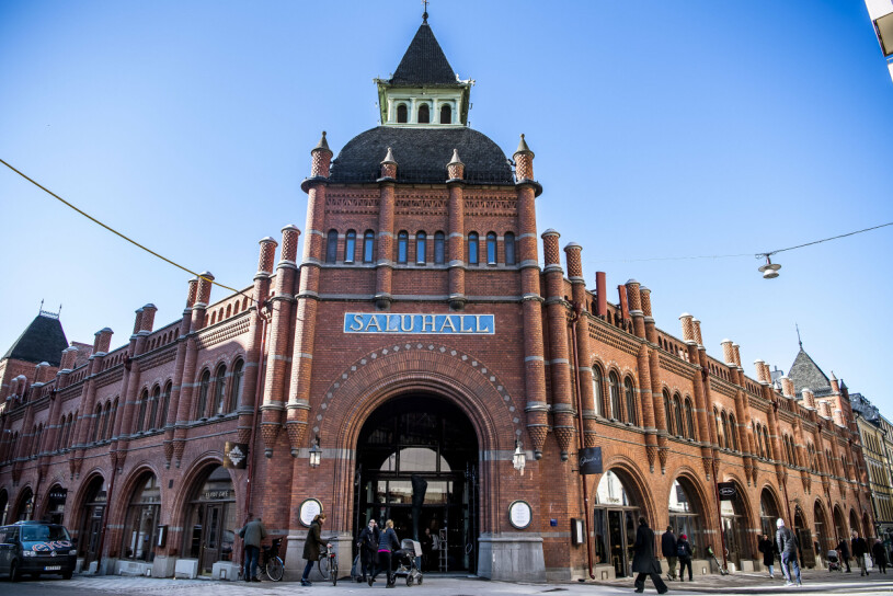 Östermalmshallen i Stockholm – det var hit som prinsessan Madeleine och barnen var på väg. Östermalmshallen i Stockholm