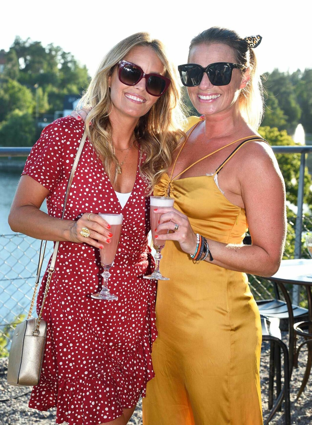 Väninnorna Jessica Wahlgren och Lisa Stadell njöt av den somriga eftermiddagen! Väninnorna Jessica Wahlgren och Lisa Stadell njöt av den somriga eftermiddagen!