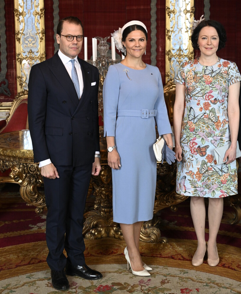 Victoria och Daniel med presidentens fru Jenni Haukio. Kronprinsessan Victoria Prins Daniel och Jenni Haukio