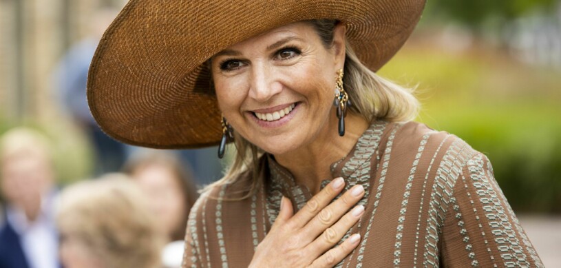 Máxima och hennes högerhand. Mindre än ett dygn efter att den här bilden togs så kom beskedet om hennes fraktur. Drottning Máxima