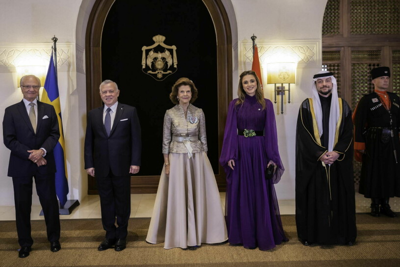 En annorlunda bankett! Kungen och drottning Silvia med kung Abdullah och drottning Rania vid banketten under statsbesöket i Jordanien 2022