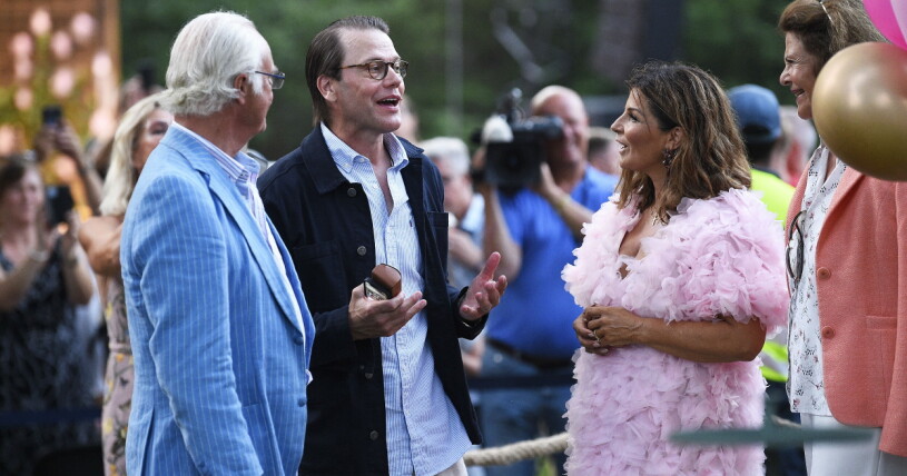 Prins Daniel och Carola Häggkvist fick in några pratstundern i samband med konserten på Solliden. Kung Carl Gustaf, prins Daniel, Carola Häggkvist och drottning Silvia