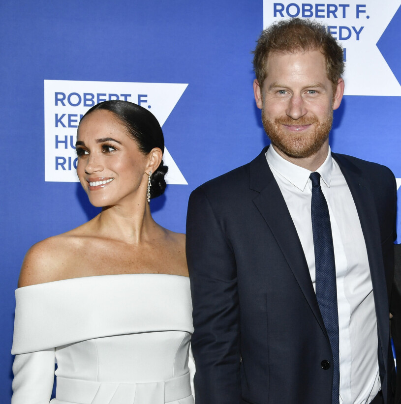 Meghan och prins Harry anlände med privatjet från Los Angeles – trots att de gjort klimatmässig avbön och egentligen lovat sluta. Hertiginnan Meghan Markle och prins Harry