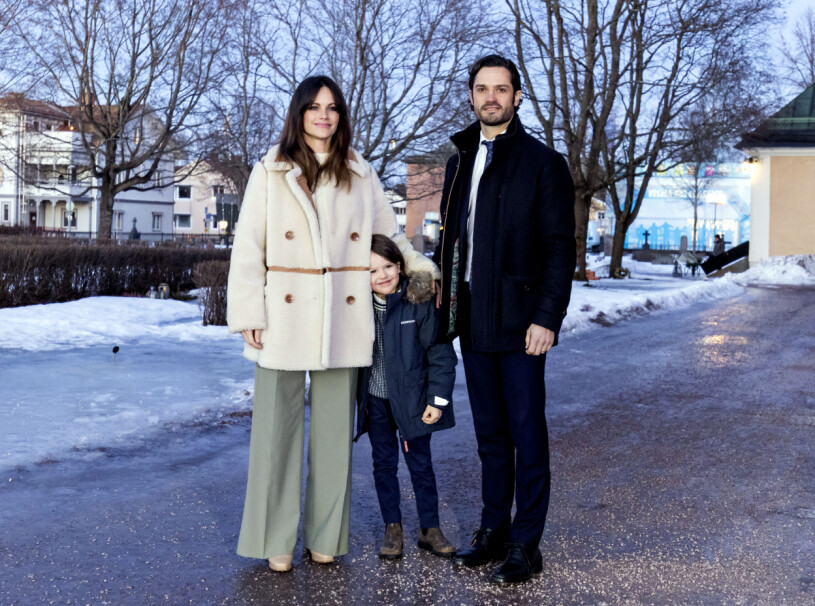 Sofia och Carl Philip är så stolta över sin lilla kille! Prinsessan Sofia, prins Carl Philip, prins Alexander