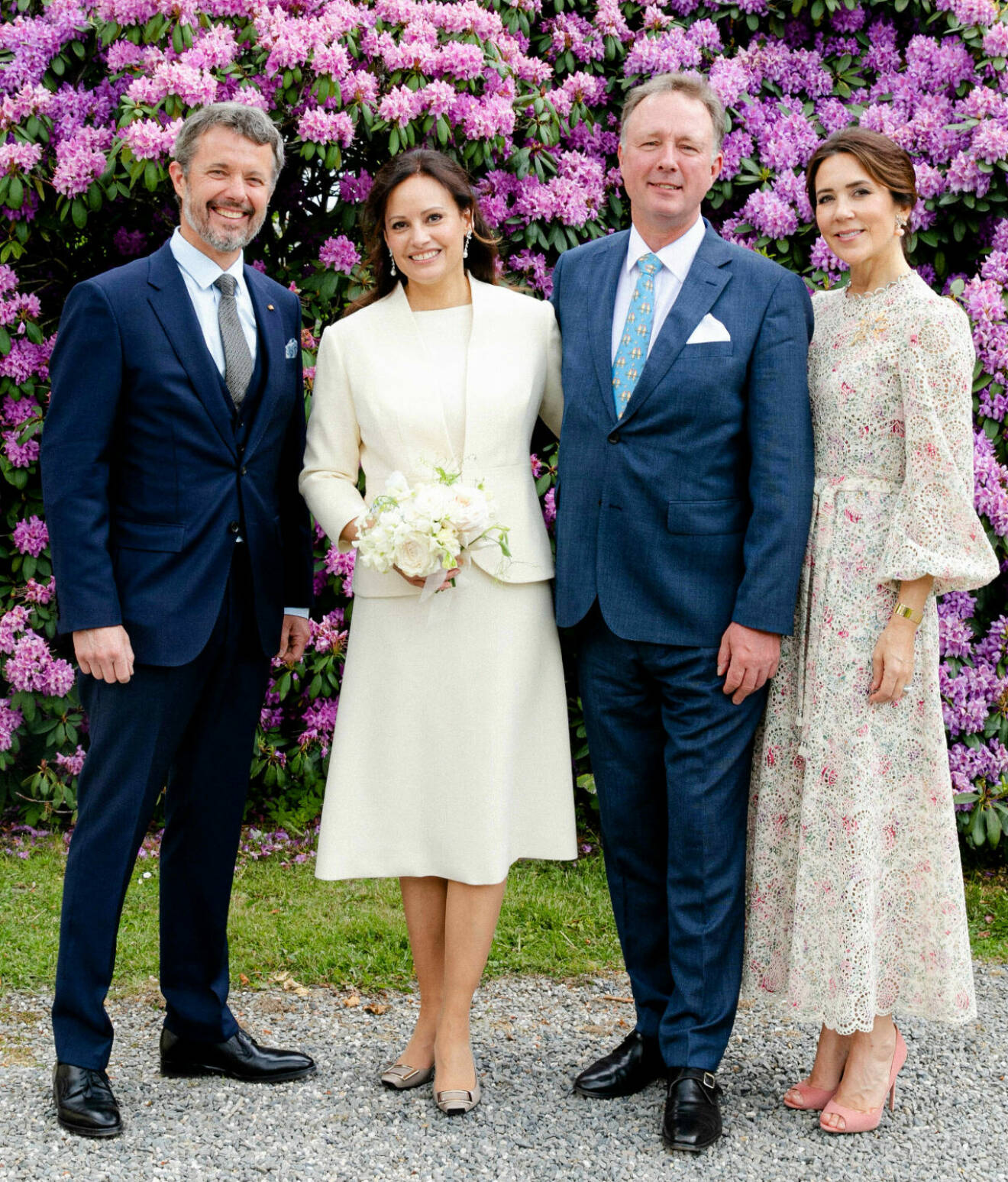 Kronprins Frederik och kronprinsessan Mary på prins Gustavs och prinsessan Carinas bröllop 2022