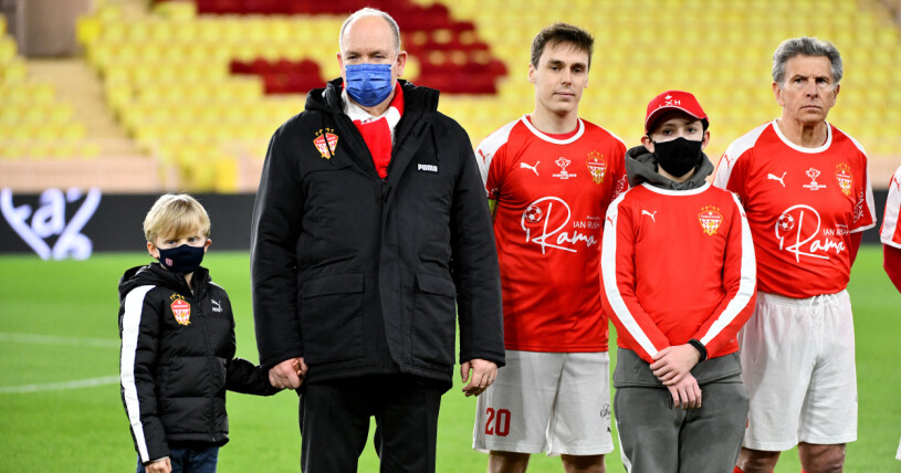 Snart får Louis sin baby, och Jacques och Gabriella sitt första kusinbarn på prinsessan Stéphanies sida. Prins Jacques, furst Albert och Louis Ducruet