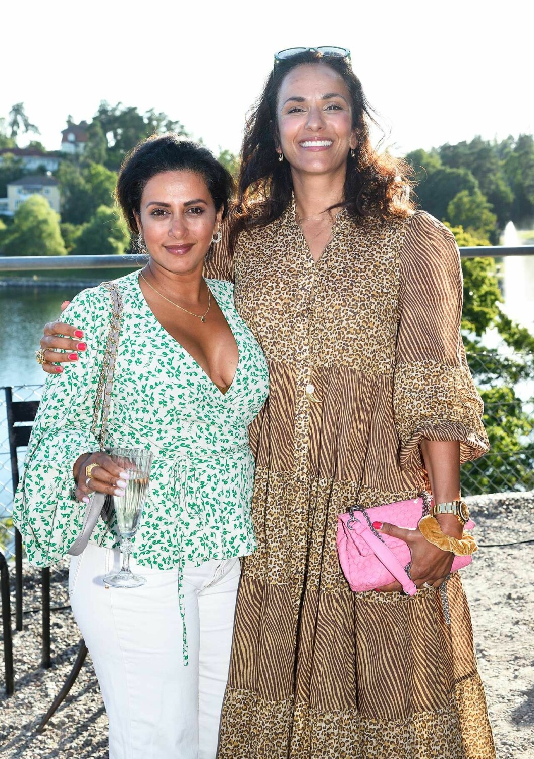 Anitha Clemence och Bathina Philipson bjöd på härliga leenden och somriga mönster. Anitha Clemence och Bathina Philipson bjöd på härliga leenden och somriga mönster.