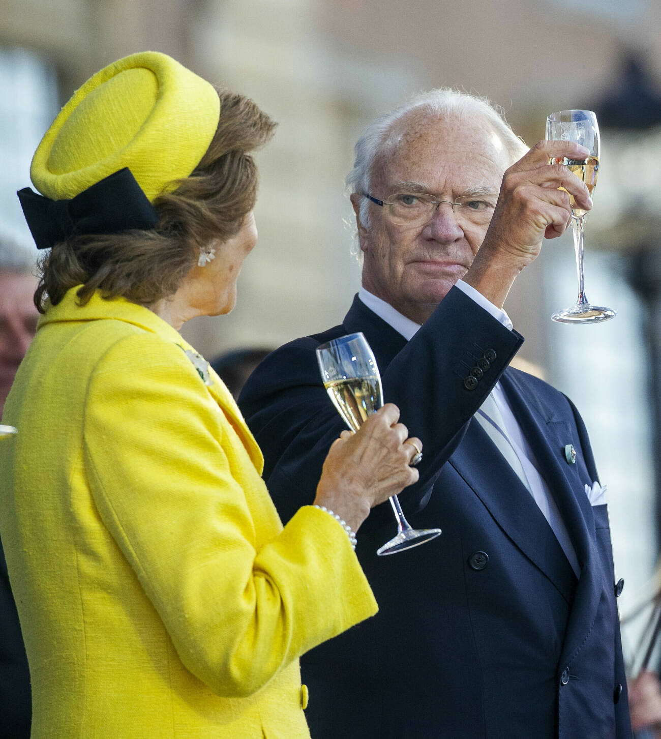 Kungen skålar med drottning Silvia under firandet – 50 år på tronen