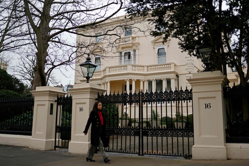 ...som inte längre har råd att betala hyran till drottning Elizabeth. Roman Abramovitchs hus i London, med adress Kensington Palace Gardens