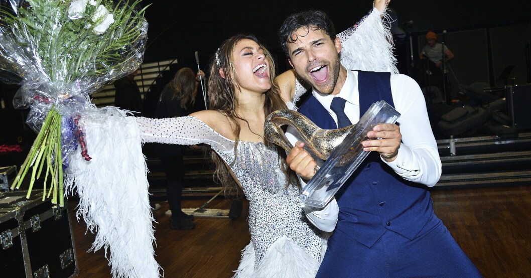 Eric Saade och Katja Lujan Engelholm fick lyfta den berömda glasskon i förra säsongen av Let's Dance. Eric Saade och Katja Lujan Engelholm i Let's Dance 2022