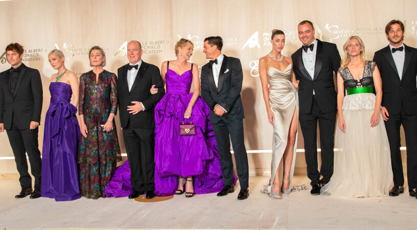 Välgörenhetsgala i Monaco, som alltid med en skön mix av prinsessor, filmstjärnor och rikingar. Furst Albert gala Monaco Prinsessan Caroline Gäster