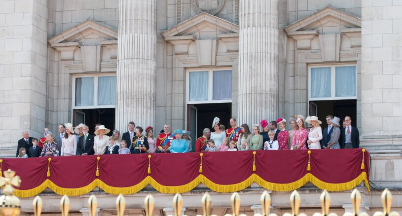 Drottning Elizabeths firande, som det brukar se ut. Drottning Elizabeth Brittiska kungafamiljen slottsbalkongen Buckingham Palace balkong