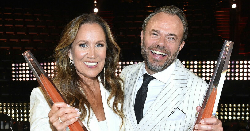 Renée Nyberg och David Hellenius har haft stora framgångar som programledare. Här dyker de upp med varsin Kristallen-statyett. Renée Nyberg och David Hellenius