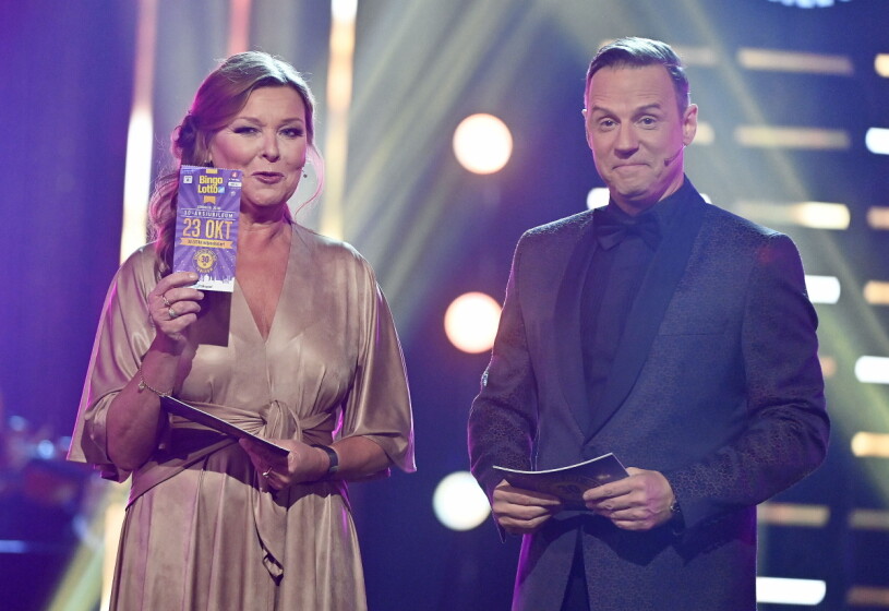 Lotta och Stefan är en fantastisk duo! BingoLotto 30 år med Lotta Engberg och Stefan Odelberg plus alla de gamla programledarna.