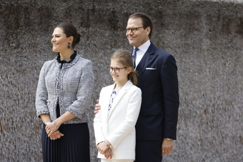 Estelle har lärt sig från mamma Victoria! Kronprinsessan Victoria, prins Daniel och prinsessan Estelle besöker naturum Tåkern. Kronprinsessparet och Estelle är på ett endagsbesök i Östergötland