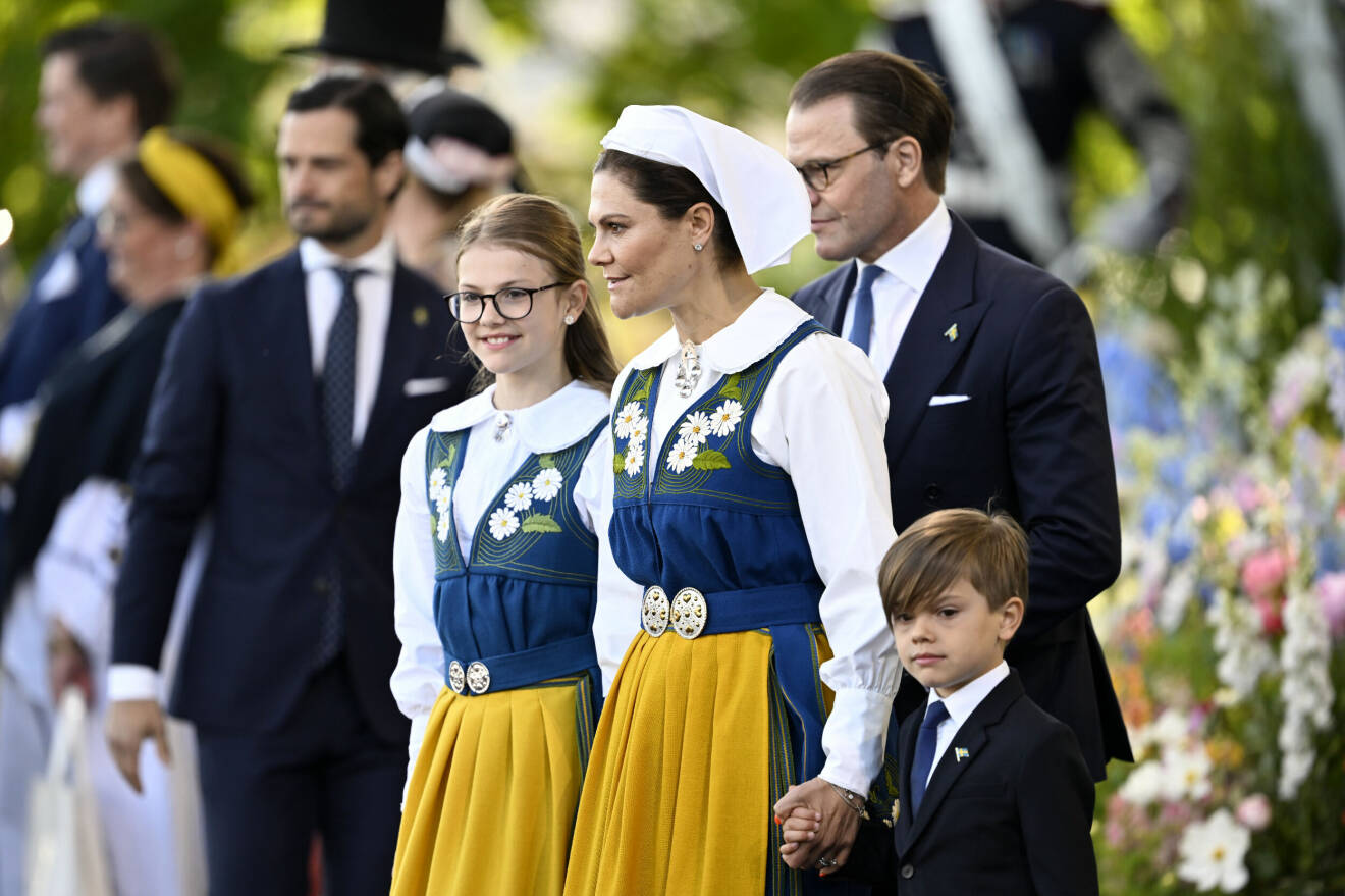 Kronprinsessan Victoria med prins Daniel, prinsessan Estelle och prins Oscar under nationaldagsfirandet på Skansen.