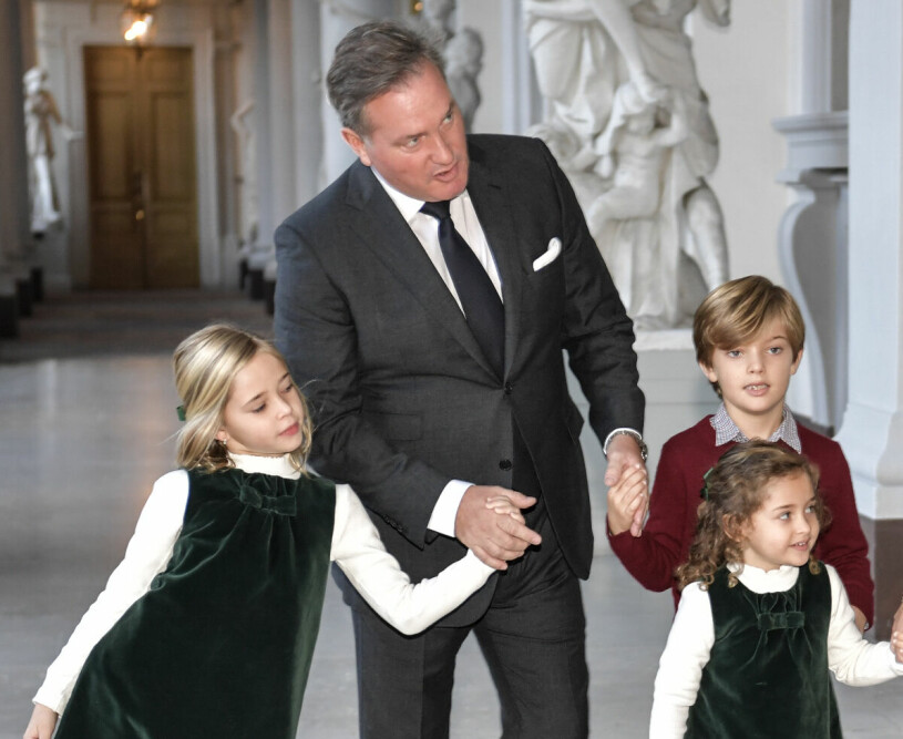 Trebarnspappan Chris. Chris O’Neill slottet granar prinsessan Madeleine familjen Leonore Adrienne Nicolas prins