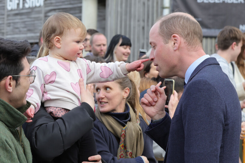 William är alltid lika närvarande när han träffar människor! Prins William