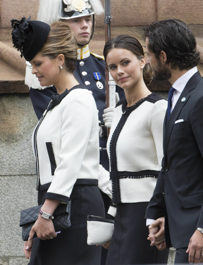 Tvilling-look! Men Madeleine och Sofia höll masken. Prinsessan Madeleine och prinsessan Sofia i samma look på riksmötets öppnande