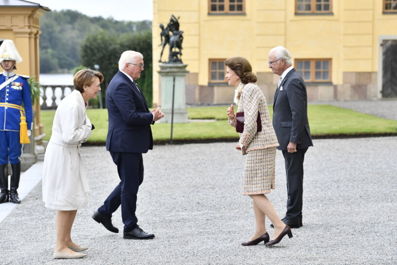 President Steinmeier med fru Elke tackar för i går, en bild från Drottningholms slott nu på morgonen. Kungaparet Presidentparet Drottningholm Statsbesök från Tyskland