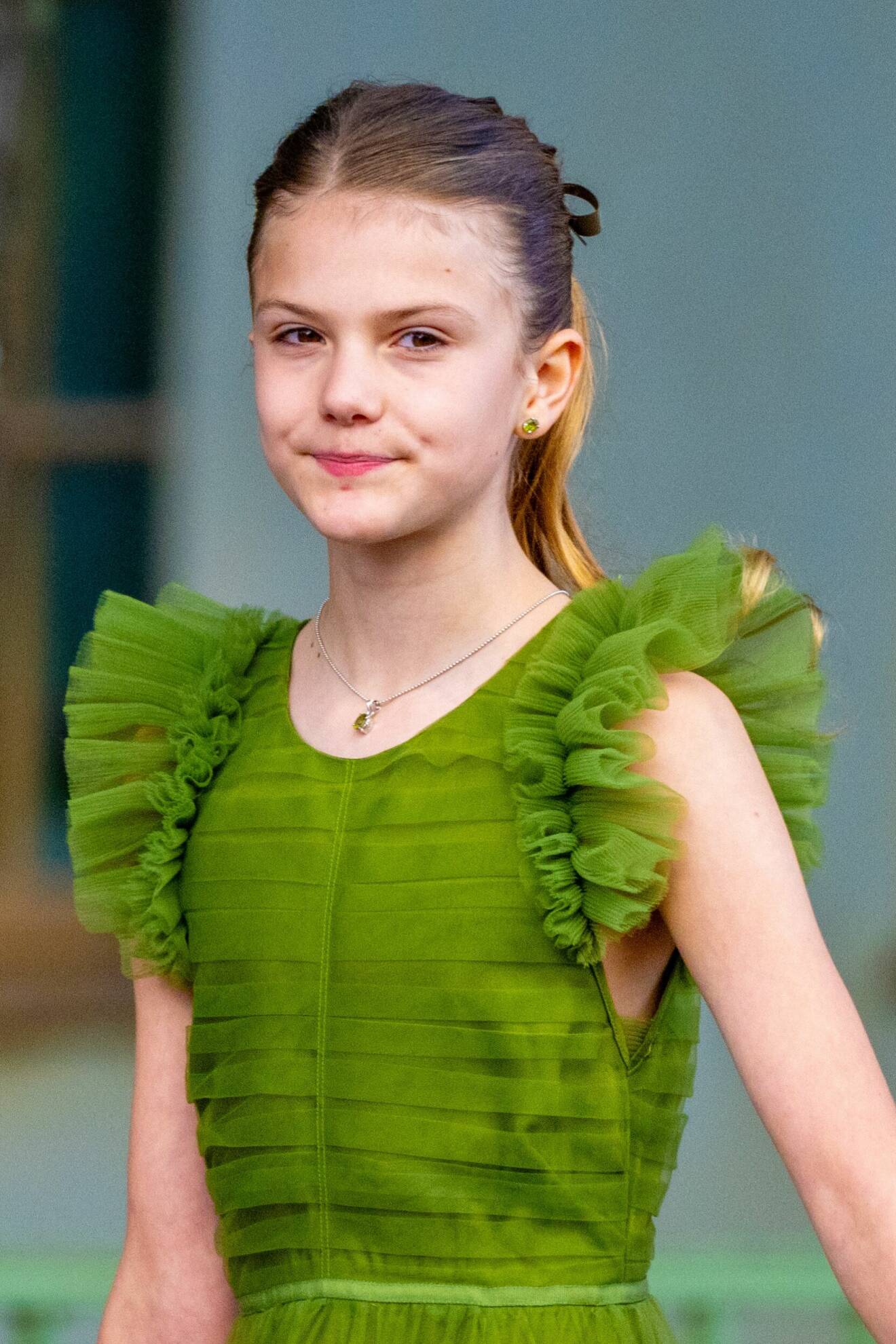 Prinsessan Estelle i grön festklänning från HM