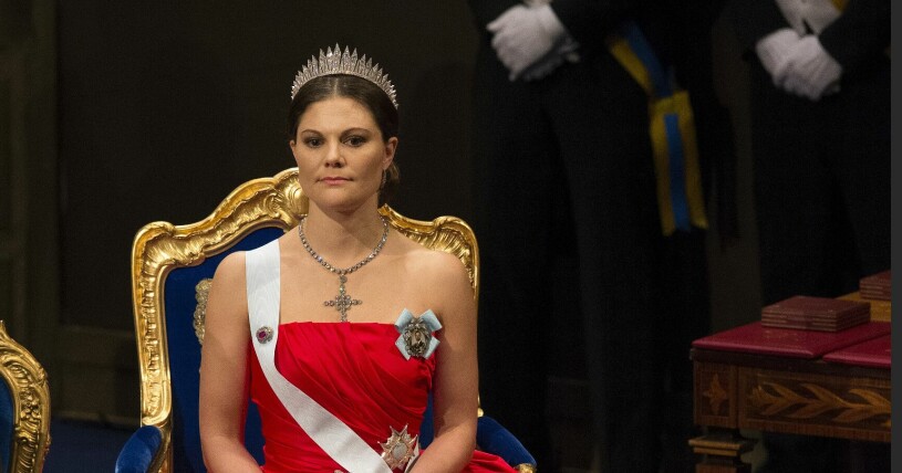 Kronprinsessan Victoria fick hård kritik för sitt klädval på Nobel 2014. Kronprinsessan Victoria