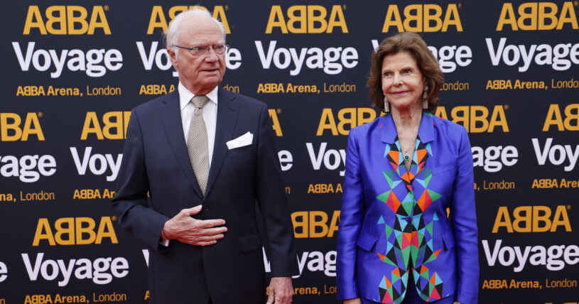 Kungaparet på ABBA:s galapremiär i London. Kungen och Silvia