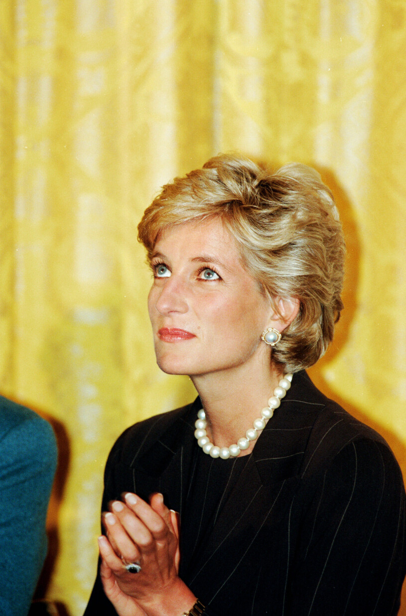 Prinsessan Diana valde själv ut sin förlovningsring och fick hård kritik för sitt beslut. Prinsessan Diana