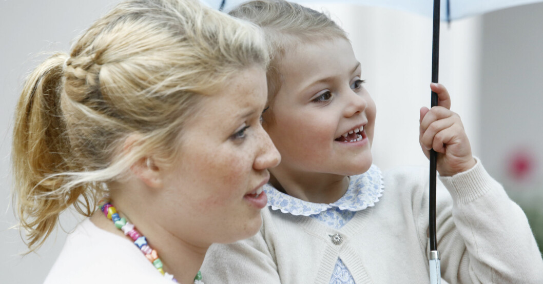 Prinsessan Estelle med Katie Millington från Australien som var hennes engelsktalande nanny några år runt 2015. Prinsessan Estelle med Katie Millington från Australien som var hennes nanny några år runt 2015.