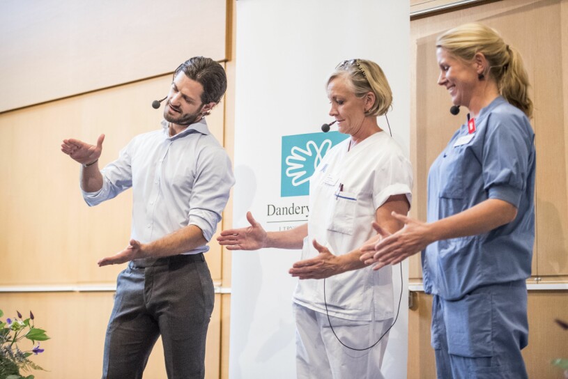Prins Carl Philip vill inte missa sitt barns födelse.