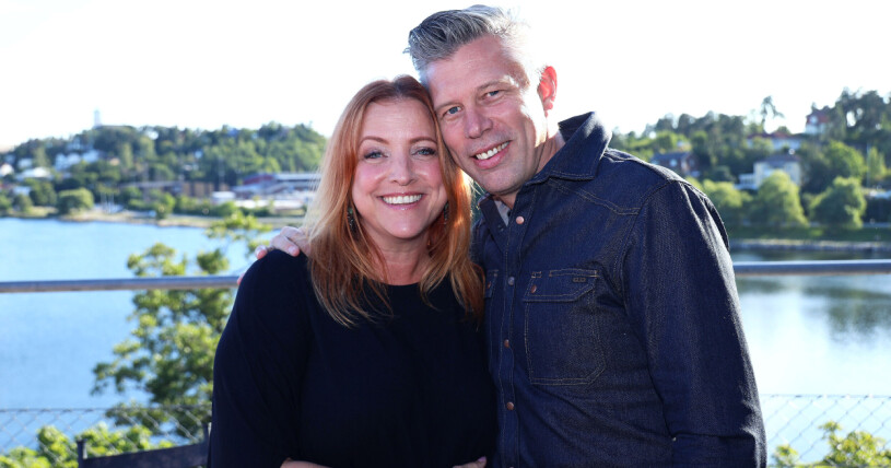 Pojkvännen Benny är på plats i arenan! Shirley Clamp med pojkvännen Benny Rönnelöw 2020.