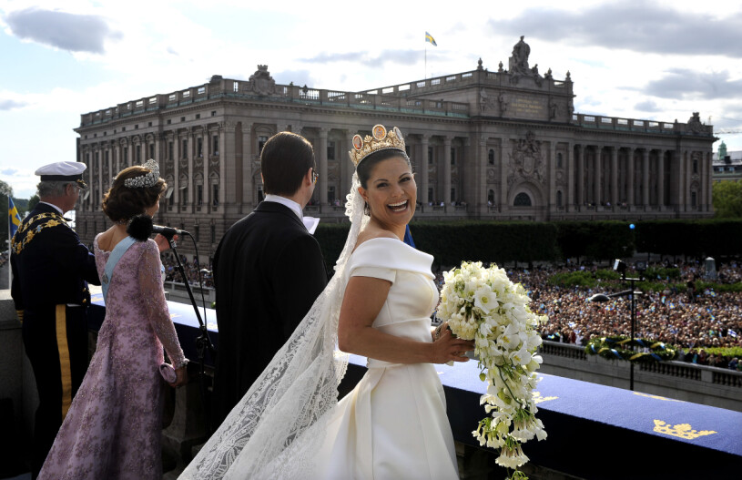 Prins Daniel och kronprinsessan Victoria på balkongen till Stockholms slott i Stockholm, June 19, 2010