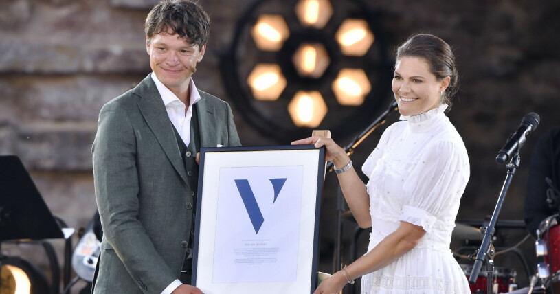 Nils van der Poel får Victoriapriset av kronprinsessan Victoria