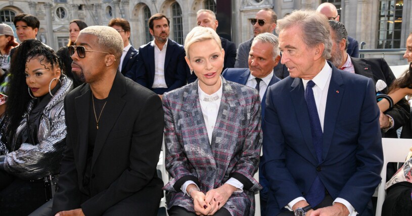Furstinnan Charlene med Janet Jackson till vänster och Bernard Arnault till höger. Janet Jackson, furstinnan Charlene och Bernard Arnault