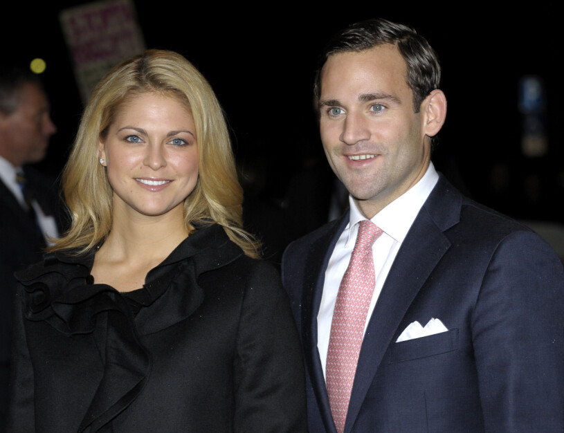 Madeleine och Jonas berättade att de skulle gå skilda vägar under våren 2010. Prinsessan Madeleine och hennes fästman Jonas Bergström anländer till Berwaldhallen i Stockholm för en jubileumskonsert arrangerad för att fira 20-årsjubileet av FN:s barnkonvention.