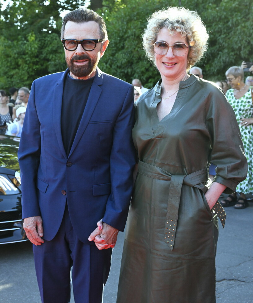 Björn och Christina dök upp hand i hand vid premiären. Björn Ulvaeus, Christina Sas anländer till premiären av Pippi på Cirkus 12 juli 2022