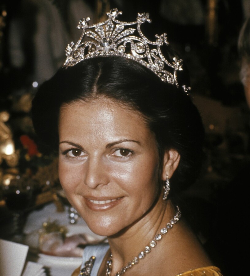 Nobel 1976: Drottning Silvia dolde tiarakrisen väl. Dessutom var hon hemligt gravid med kronprinsessan Victoria. Drottning Silvia Nobel 1976 Drottning Sofias diadem
